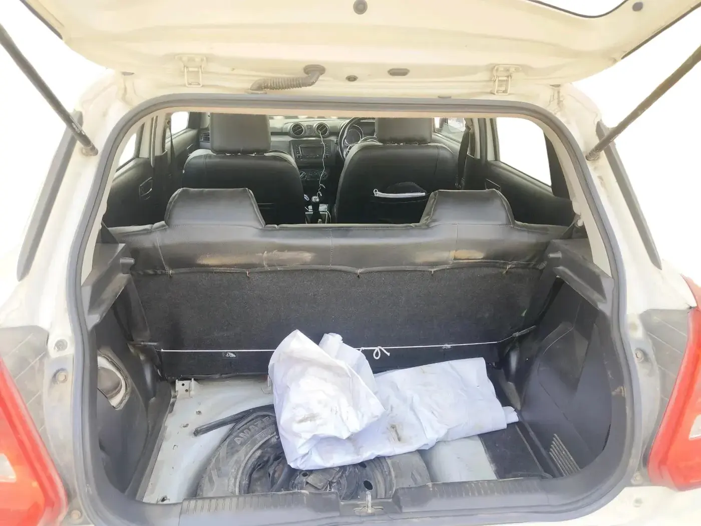 2018 Maruti Swift VXI, Petrol, Manual, 2,02,705 km, exterior