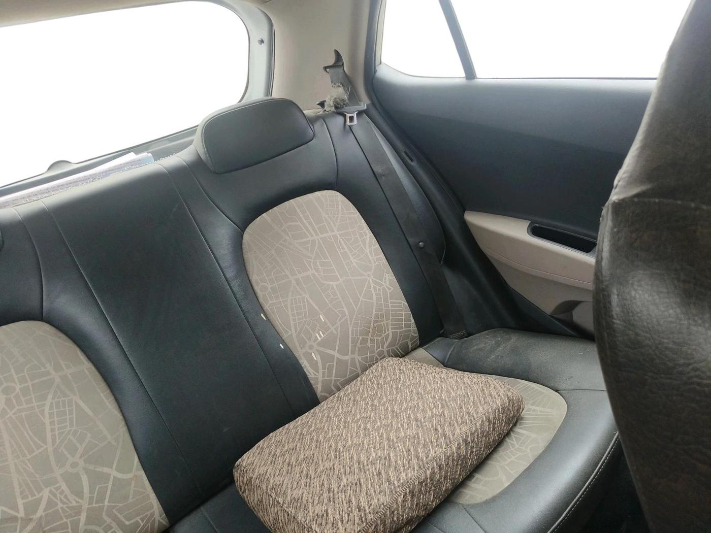 2018 Hyundai Grand i10 MAGNA 1.2 KAPPA VTVT, CNG, Manual, 1,00,379 km, interior