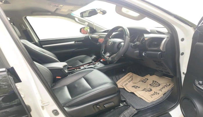 2024 Toyota HILUX HIGH 4X4 AT, Diesel, Automatic, 24,635 km, interior