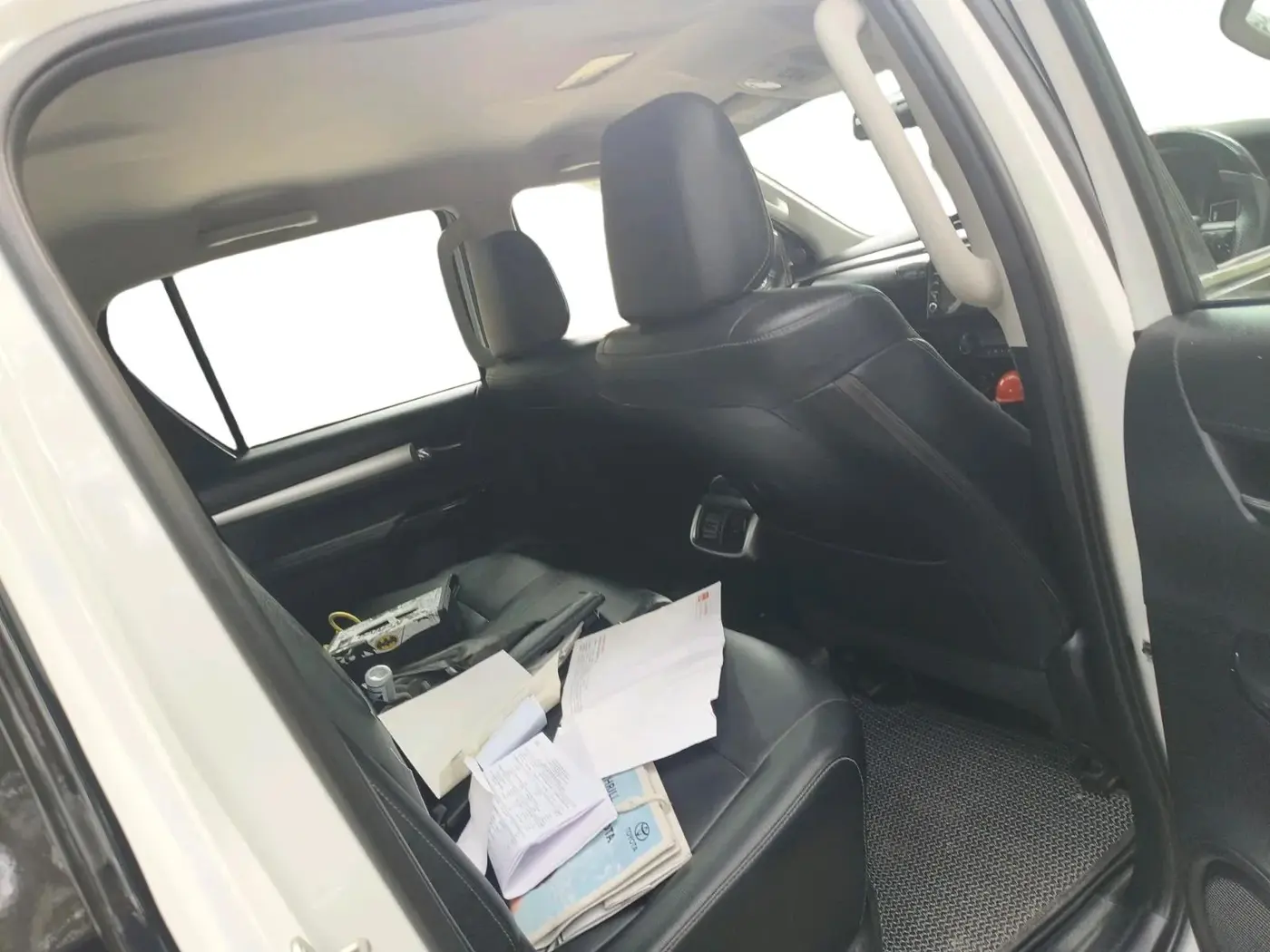 2024 Toyota HILUX HIGH 4X4 AT, Diesel, Automatic, 24,635 km, interior