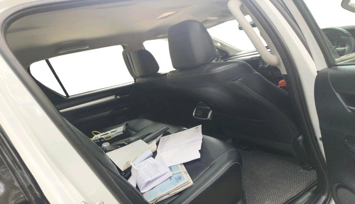 2024 Toyota HILUX HIGH 4X4 AT, Diesel, Automatic, 24,635 km, interior