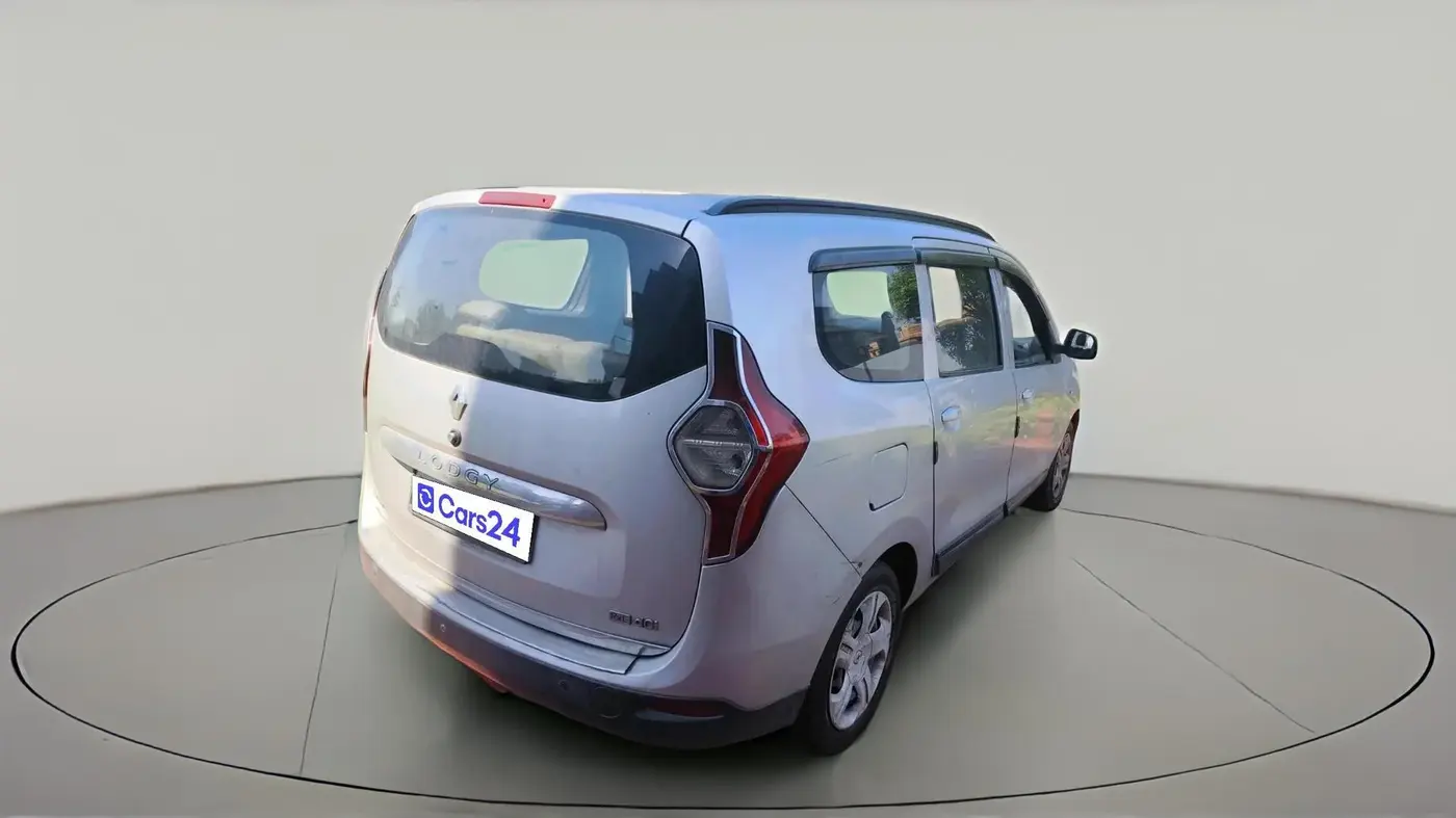 2015 Renault Lodgy 110 PS RXL 7 STR, Diesel, Manual, 1,42,674 km, exterior