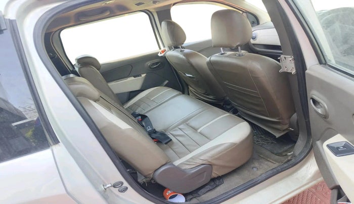 2015 Renault Lodgy 110 PS RXL 7 STR, Diesel, Manual, 1,42,674 km, interior