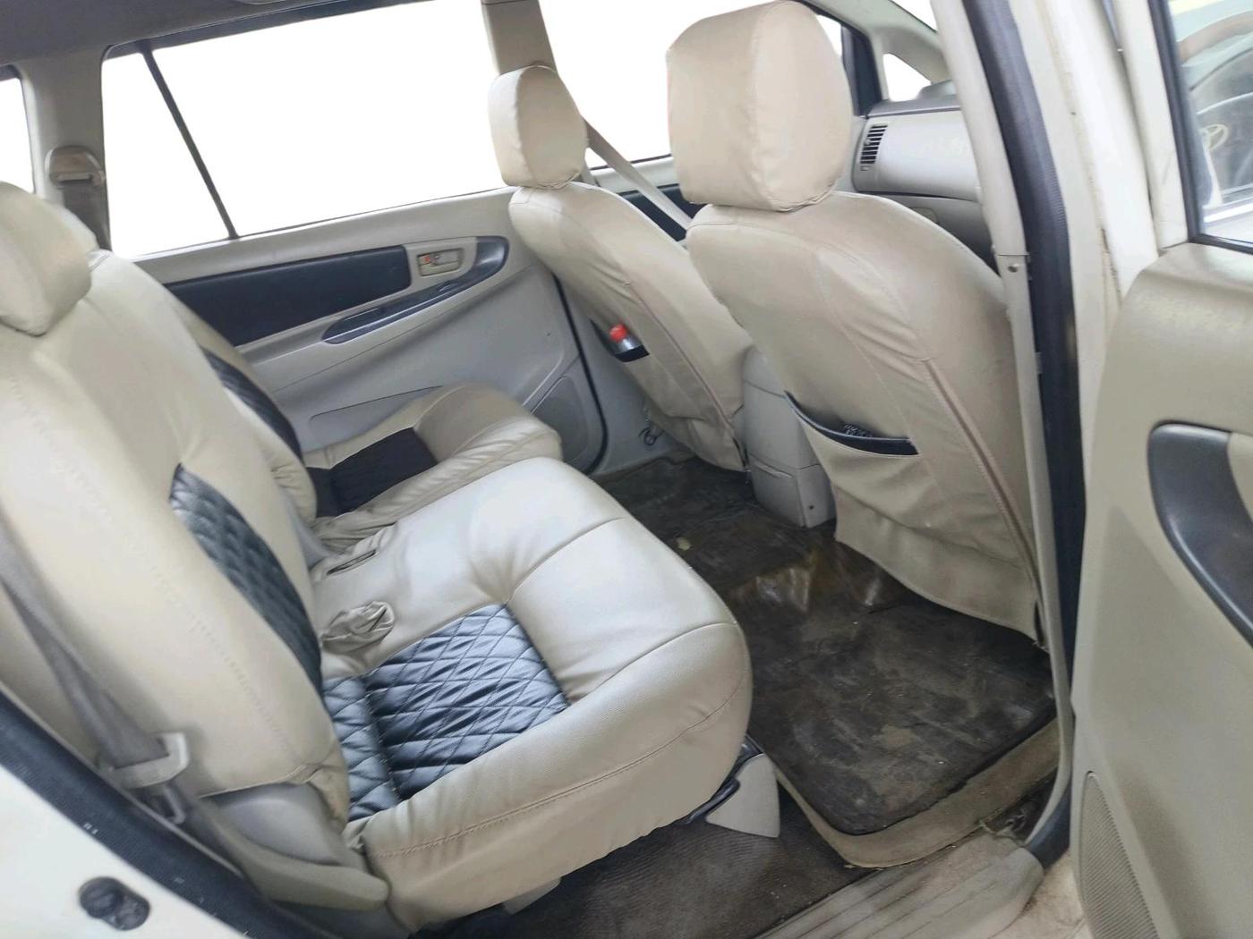 2013 Toyota Innova 2.5 G2 8STR, Diesel, Manual, 1,27,929 km, interior