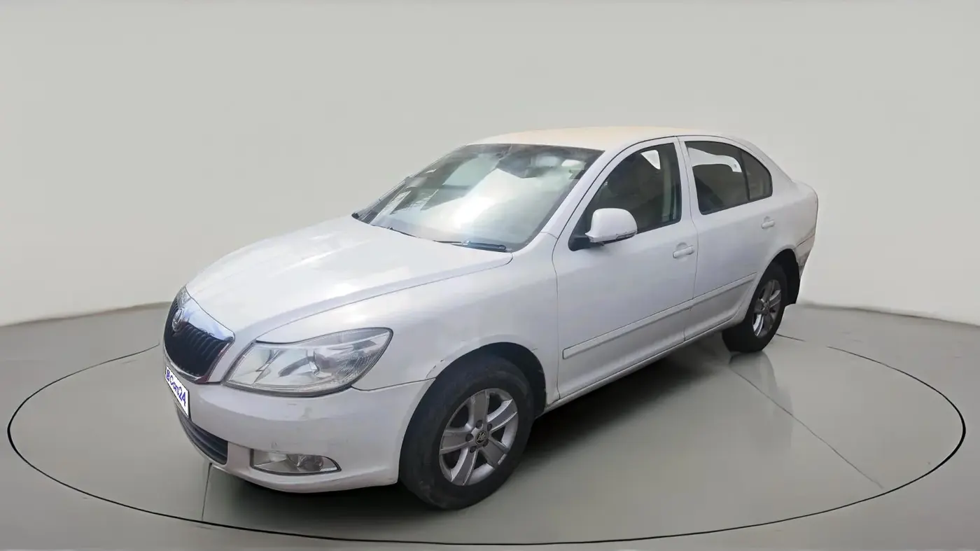 2011 Skoda Laura AMBIENTE 2.0 TDI CR MT, Diesel, Manual, 81,265 km, exterior