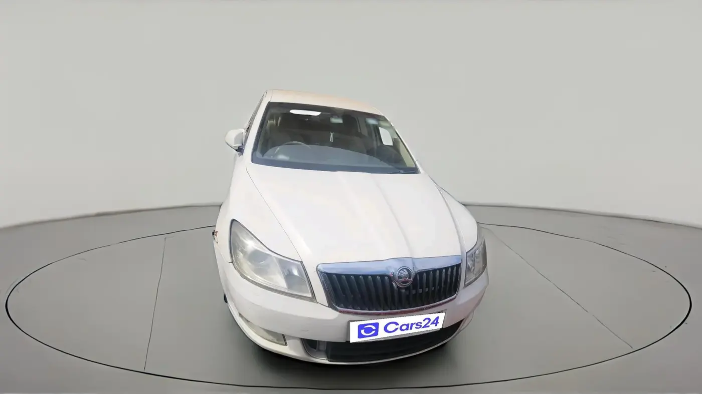 2011 Skoda Laura AMBIENTE 2.0 TDI CR MT, Diesel, Manual, 81,265 km, exterior