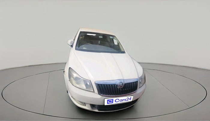 2011 Skoda Laura AMBIENTE 2.0 TDI CR MT, Diesel, Manual, 81,253 km, exterior