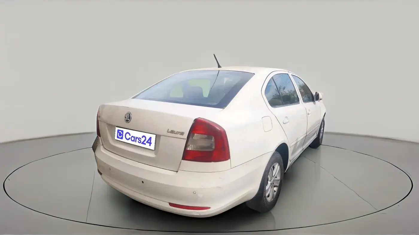 2011 Skoda Laura AMBIENTE 2.0 TDI CR MT, Diesel, Manual, 81,265 km, exterior