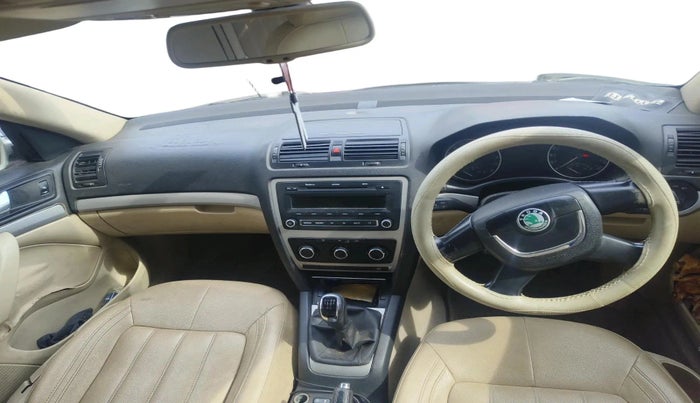 2011 Skoda Laura AMBIENTE 2.0 TDI CR MT, Diesel, Manual, 81,253 km, interior