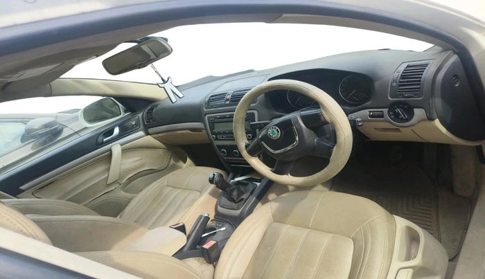 2011 Skoda Laura AMBIENTE 2.0 TDI CR MT, Diesel, Manual, 81,253 km, interior