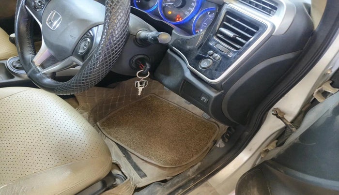 2015 Honda City 1.5L I-VTEC V MT, Petrol, Manual, 1,22,492 km, interior