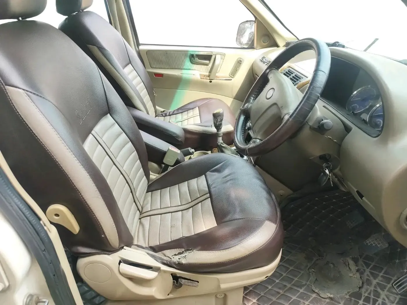 2012 Tata Safari 4X2 EX DICOR, Diesel, Manual, 1,50,310 km, interior