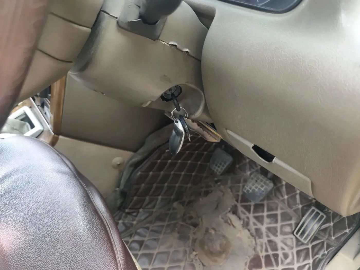 2012 Tata Safari 4X2 EX DICOR, Diesel, Manual, 1,50,310 km, interior