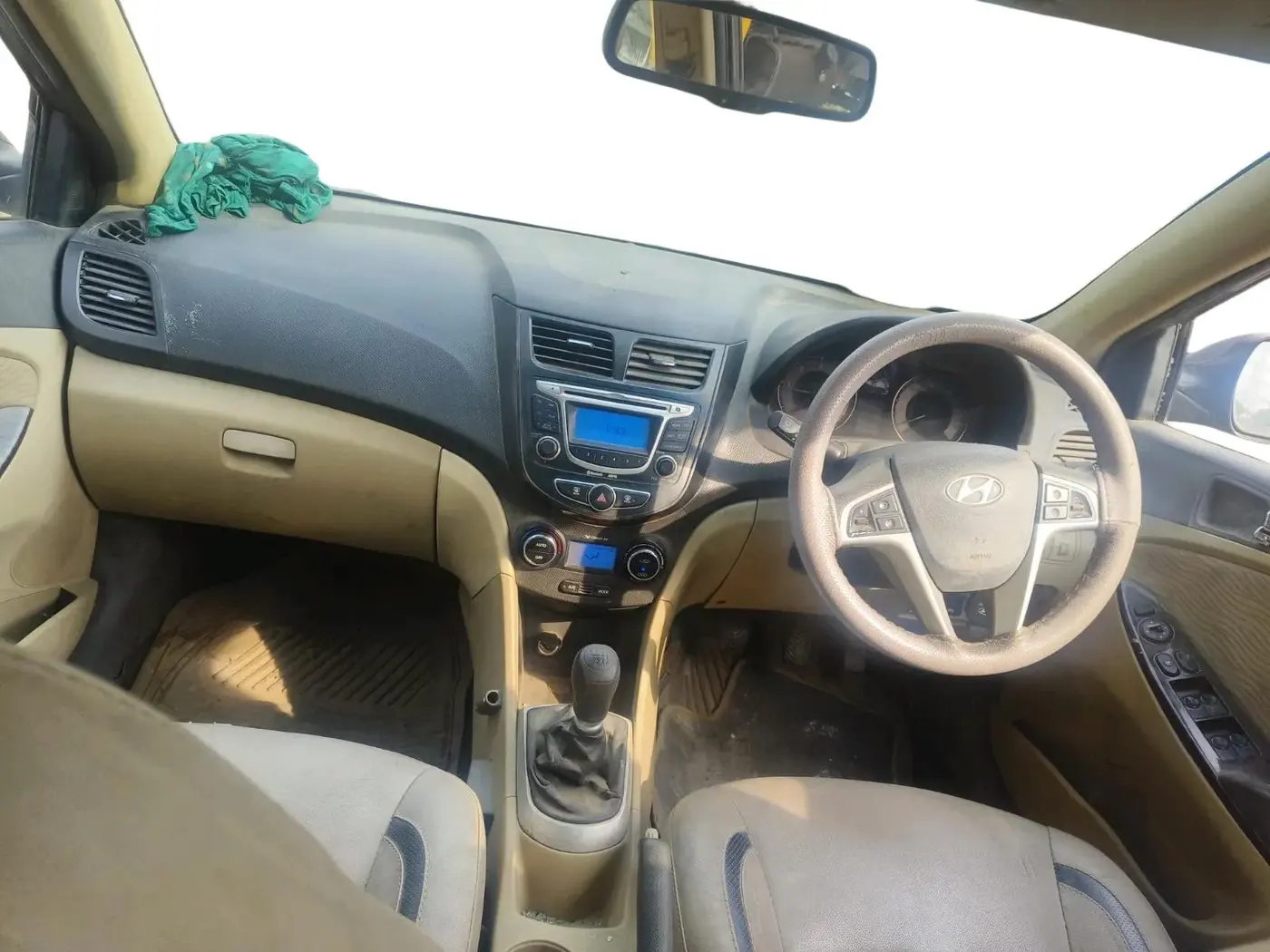 2012 Hyundai Verna FLUIDIC 1.6 CRDI SX, Diesel, Manual, 95,000 km, interior