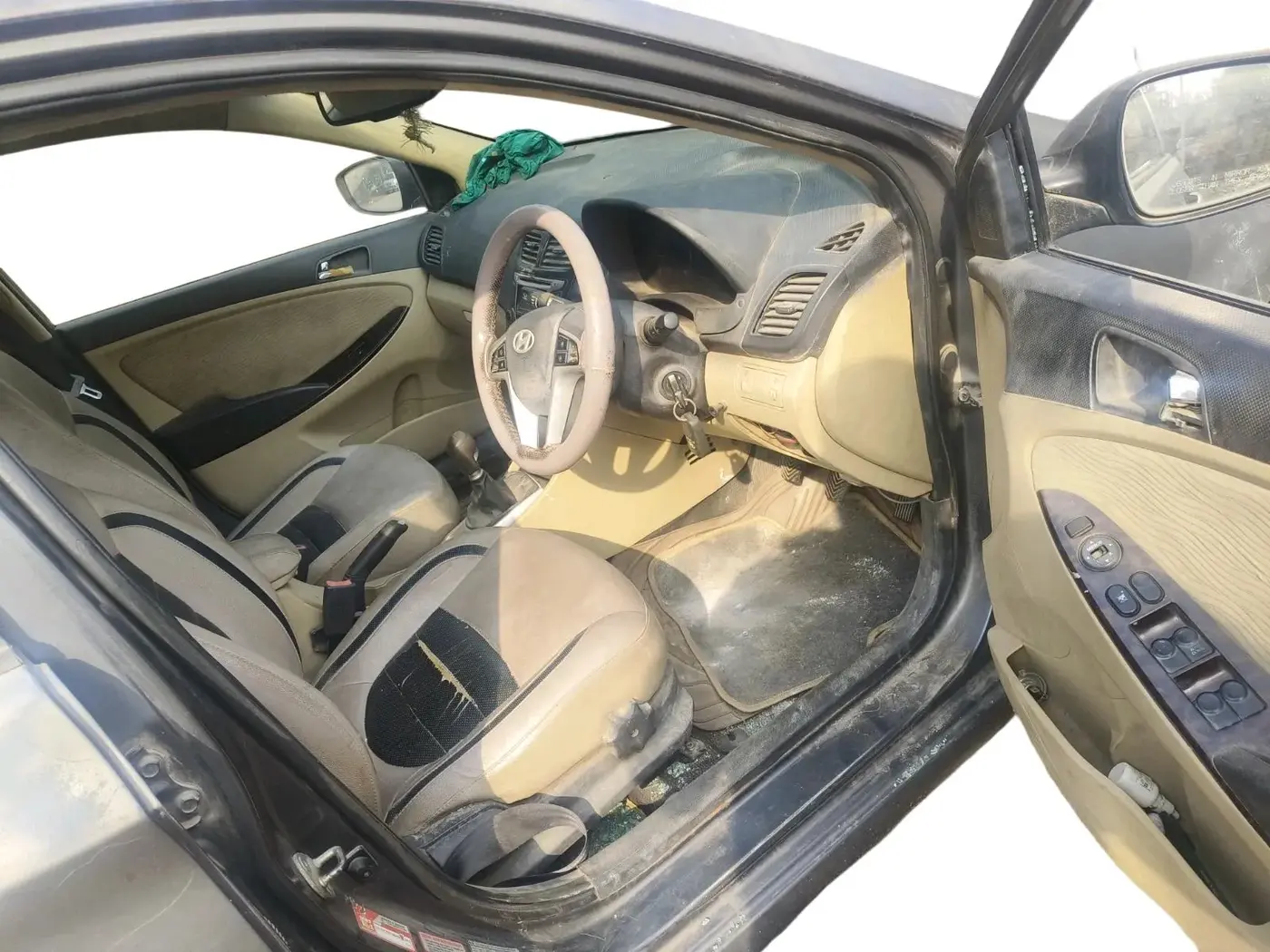 2012 Hyundai Verna FLUIDIC 1.6 CRDI SX, Diesel, Manual, 95,000 km, interior