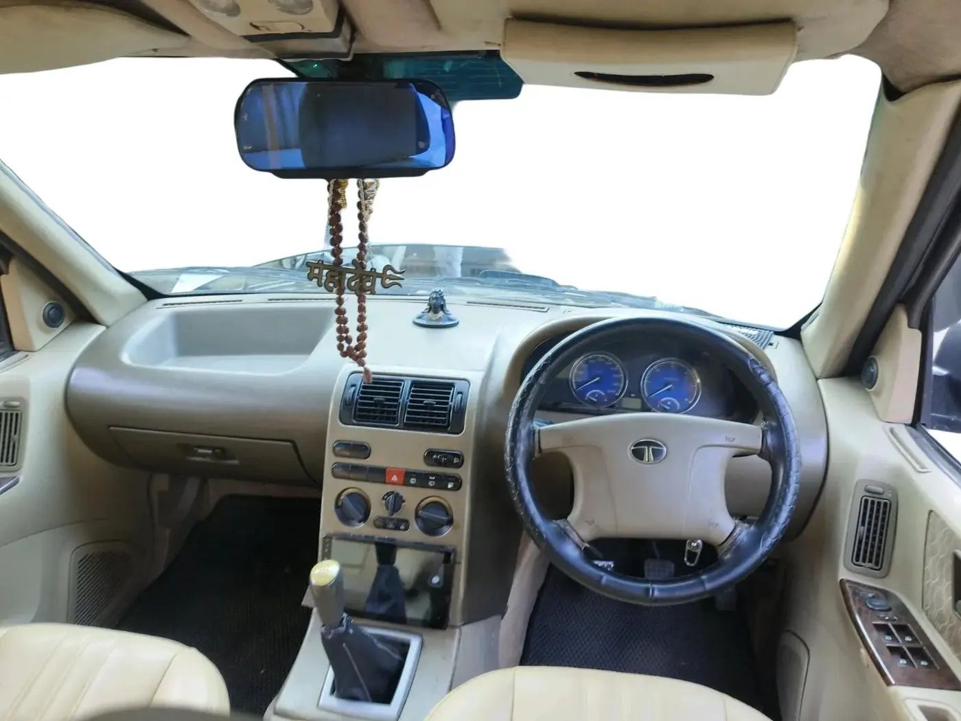 2013 Tata Safari 4X2 LX DICOR, Diesel, Manual, 1,63,798 km, interior