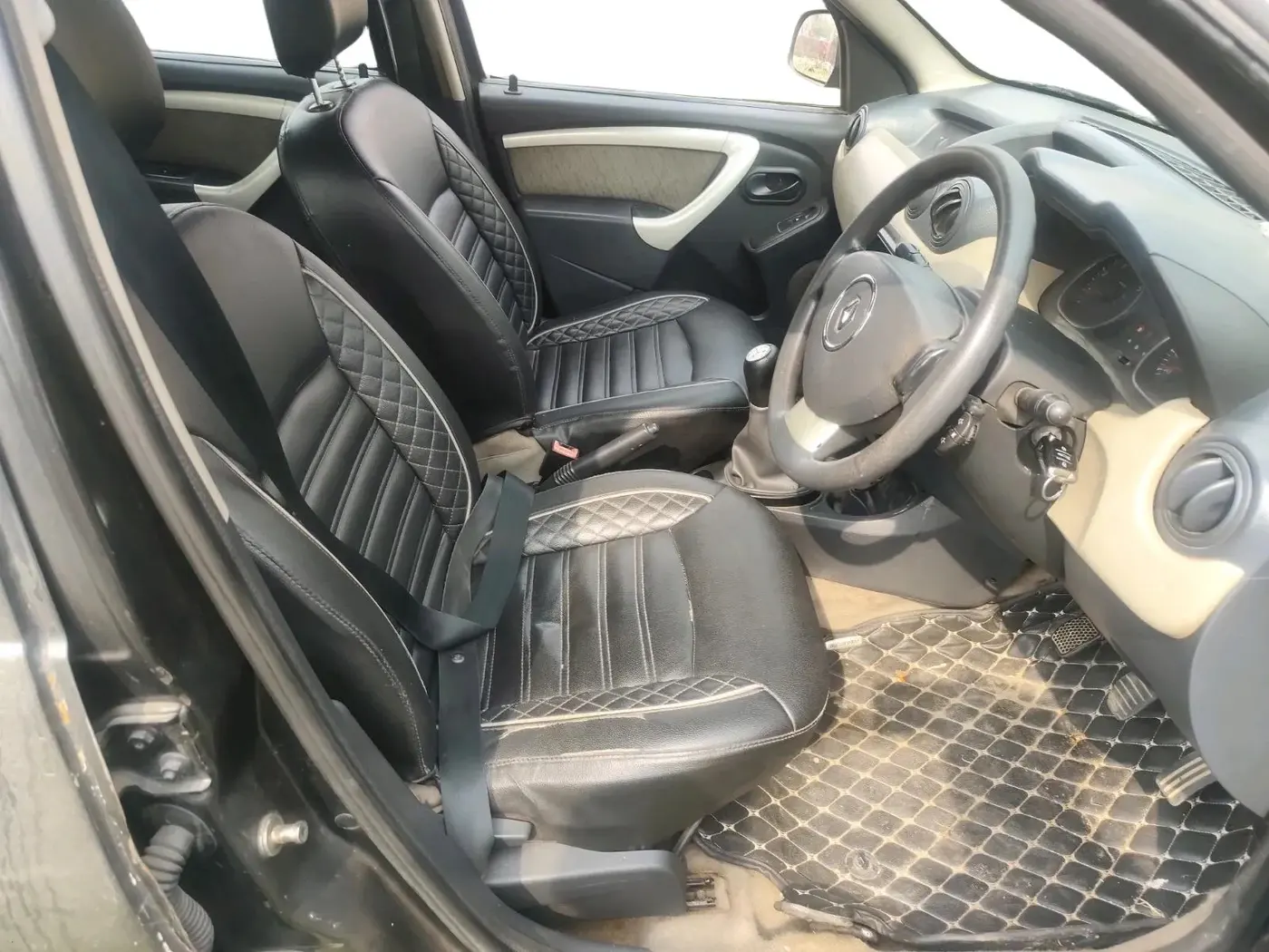 2013 Renault Duster 85 PS RXL DIESEL, Diesel, Manual, 89,852 km, interior