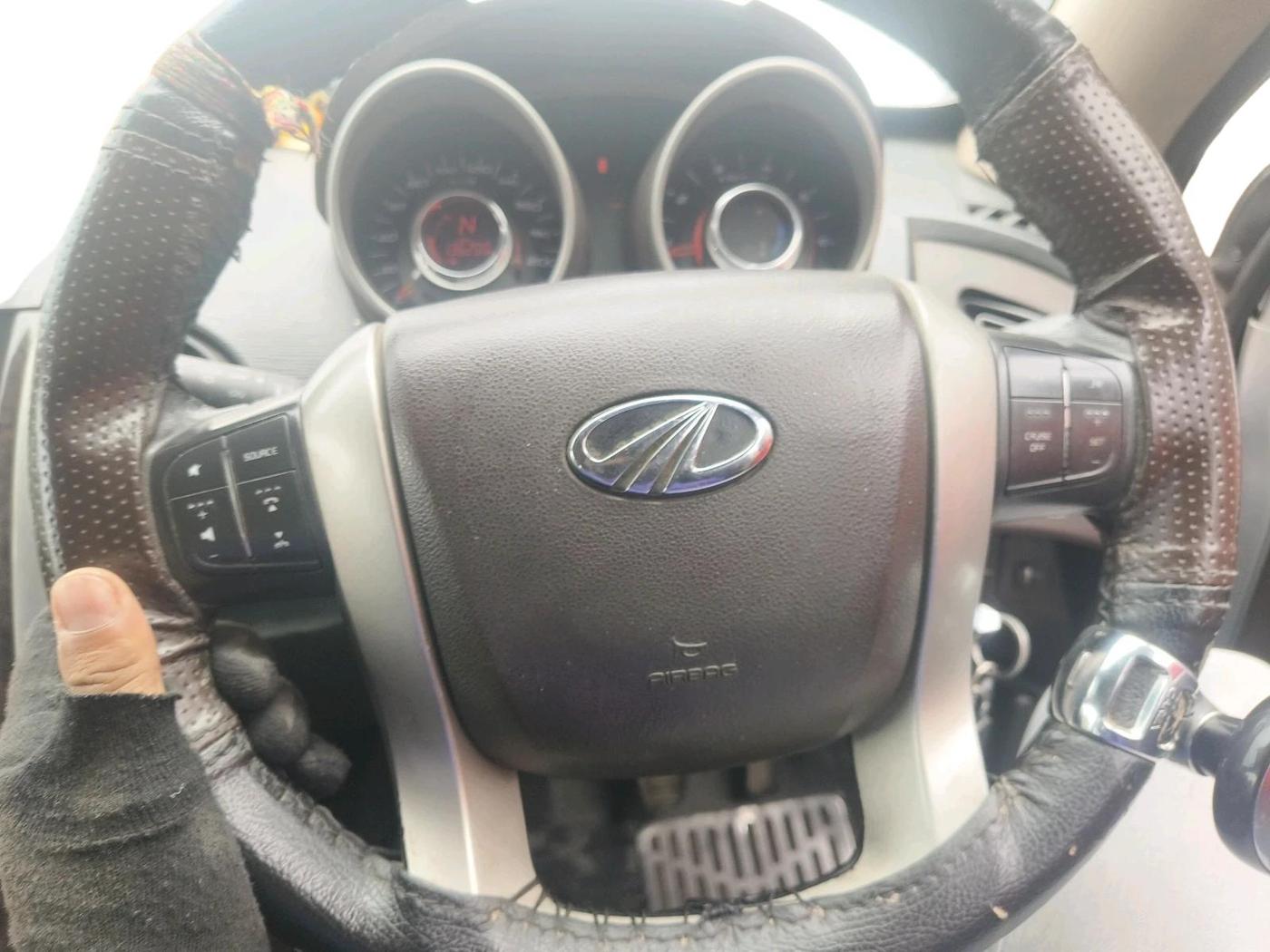 2012 Mahindra XUV500 W8, Diesel, Manual, 1,40,000 km, interior