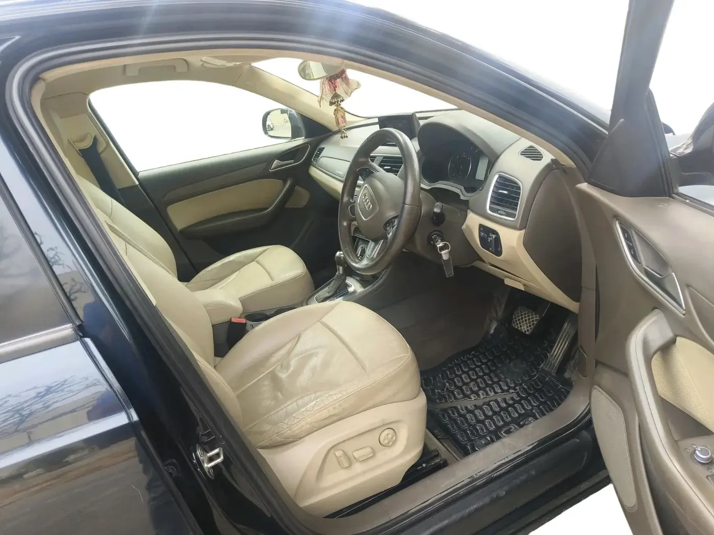 2015 Audi Q3 2.0 TDI, Diesel, Automatic, 6,50,000 km, interior