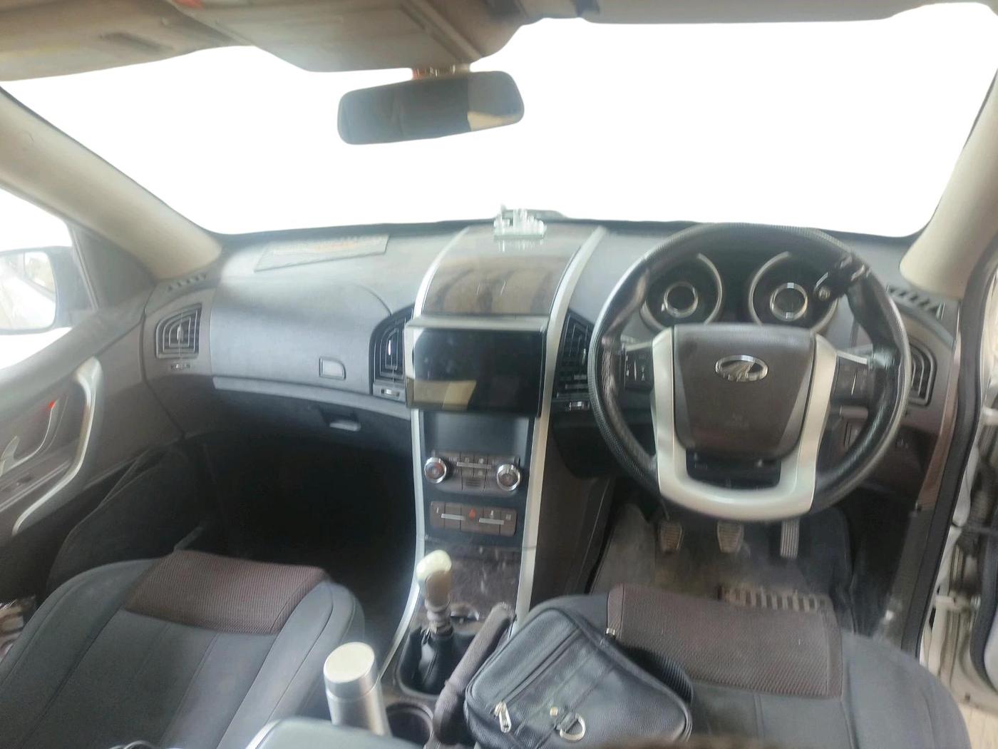 2014 Mahindra XUV500 W6, Diesel, Manual, 1,79,704 km, interior