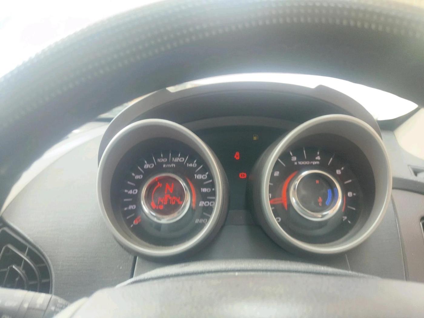 2014 Mahindra XUV500 W6, Diesel, Manual, 1,79,704 km, interior