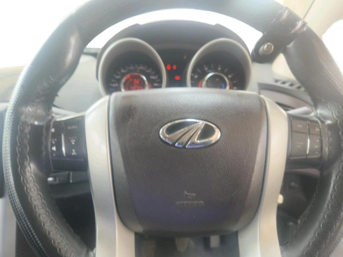 2014 Mahindra XUV500 W6, Diesel, Manual, 1,79,704 km, interior