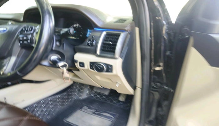 2016 Ford Endeavour TITANIUM 3.2 4X4 AT, Diesel, Automatic, 1,40,915 km, interior