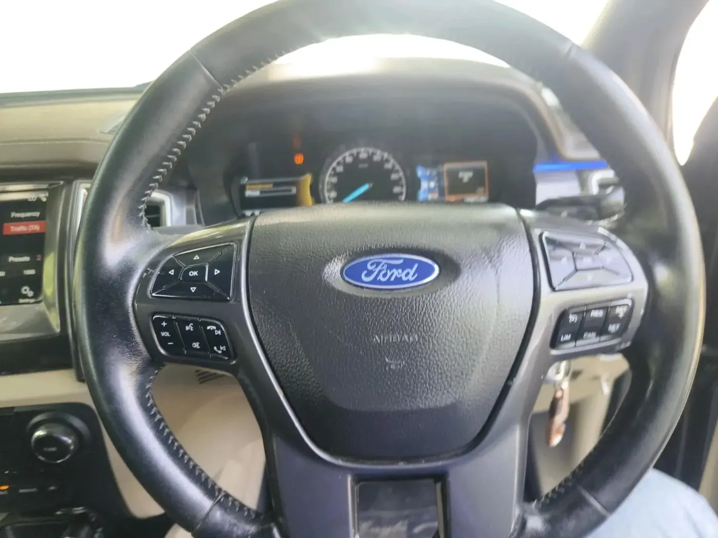 2016 Ford Endeavour TITANIUM 3.2 4X4 AT, Diesel, Automatic, 1,40,915 km, interior