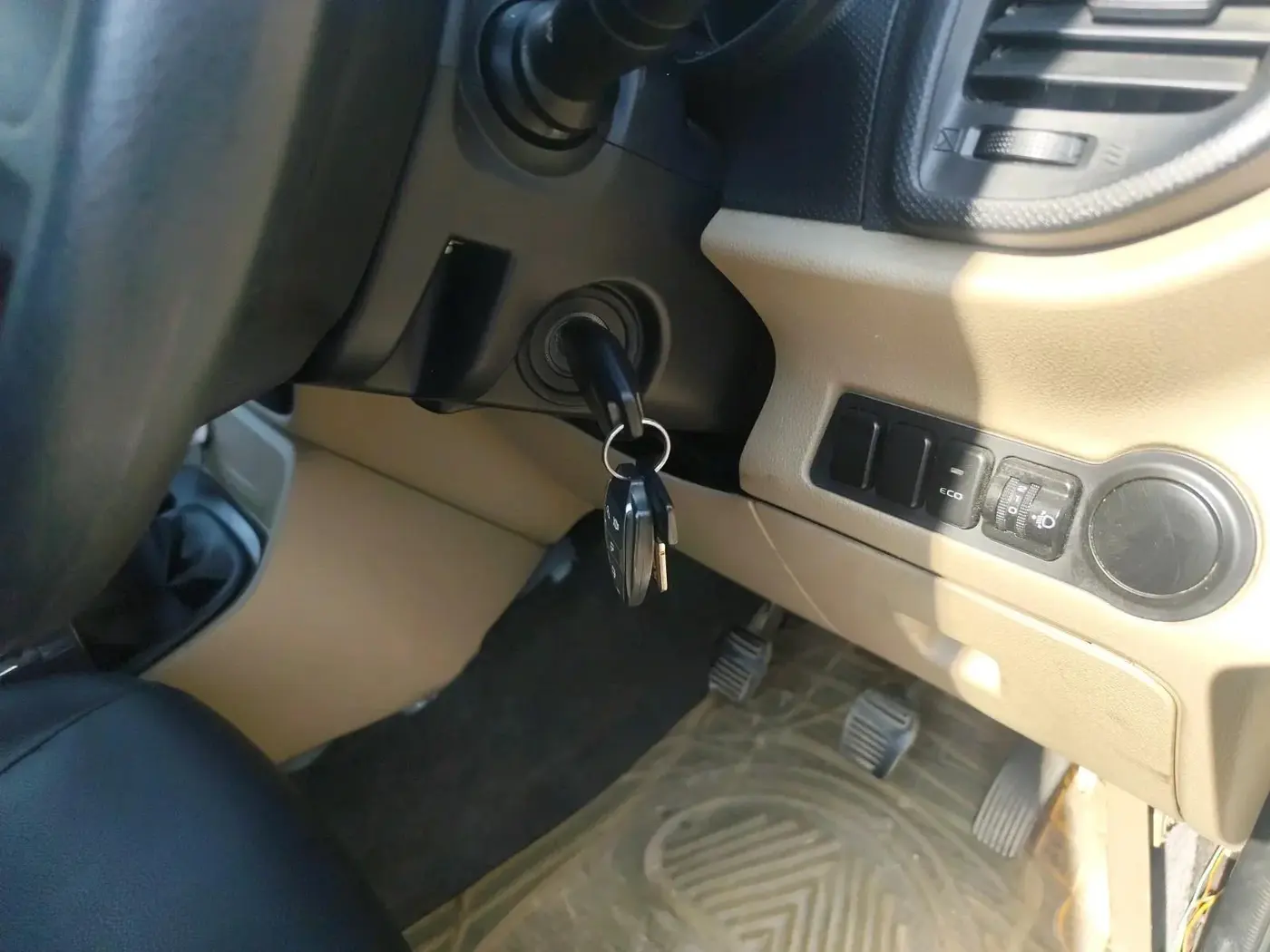 2015 Mahindra TUV300 T4, Diesel, Manual, 75,409 km, interior