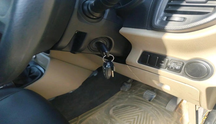 2015 Mahindra TUV300 T4, Diesel, Manual, 75,409 km, interior