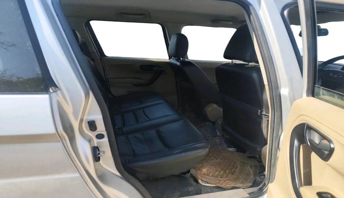 2015 Mahindra TUV300 T4, Diesel, Manual, 75,409 km, interior