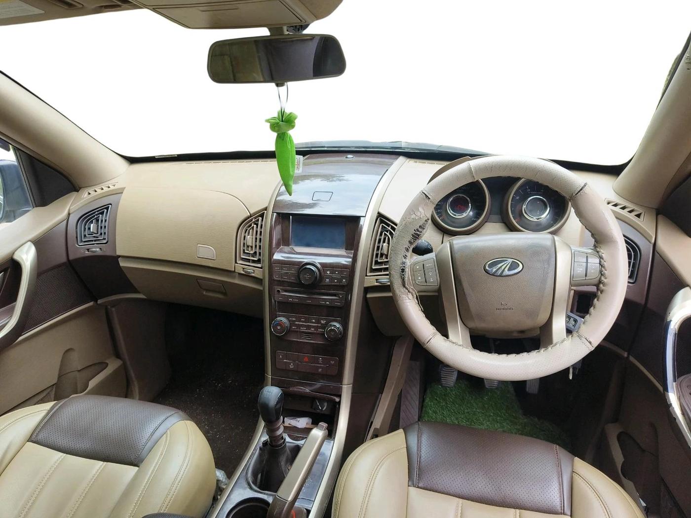2013 Mahindra XUV500 W8, Diesel, Manual, 1,15,794 km, interior