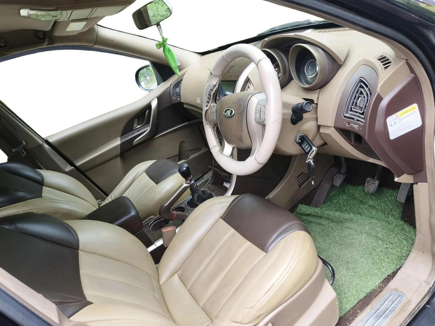 2013 Mahindra XUV500 W8, Diesel, Manual, 1,15,794 km, interior