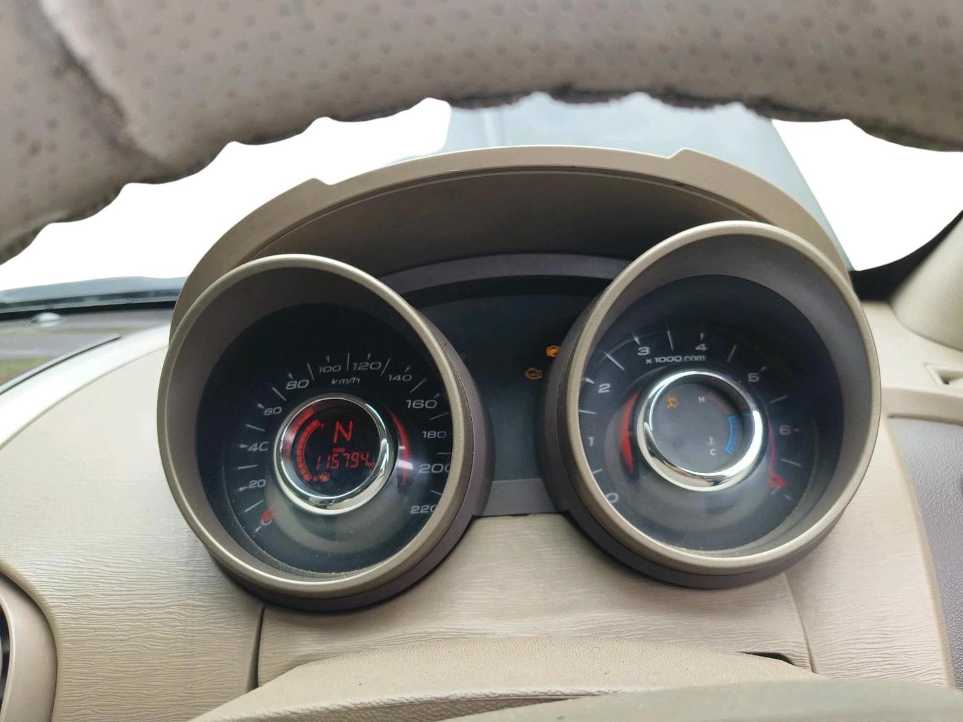 2013 Mahindra XUV500 W8, Diesel, Manual, 1,15,794 km, interior