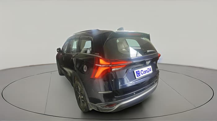 2022 Mahindra XUV700 AX 5 P MT 5 STR, Petrol, Manual, 13,419 km, exterior