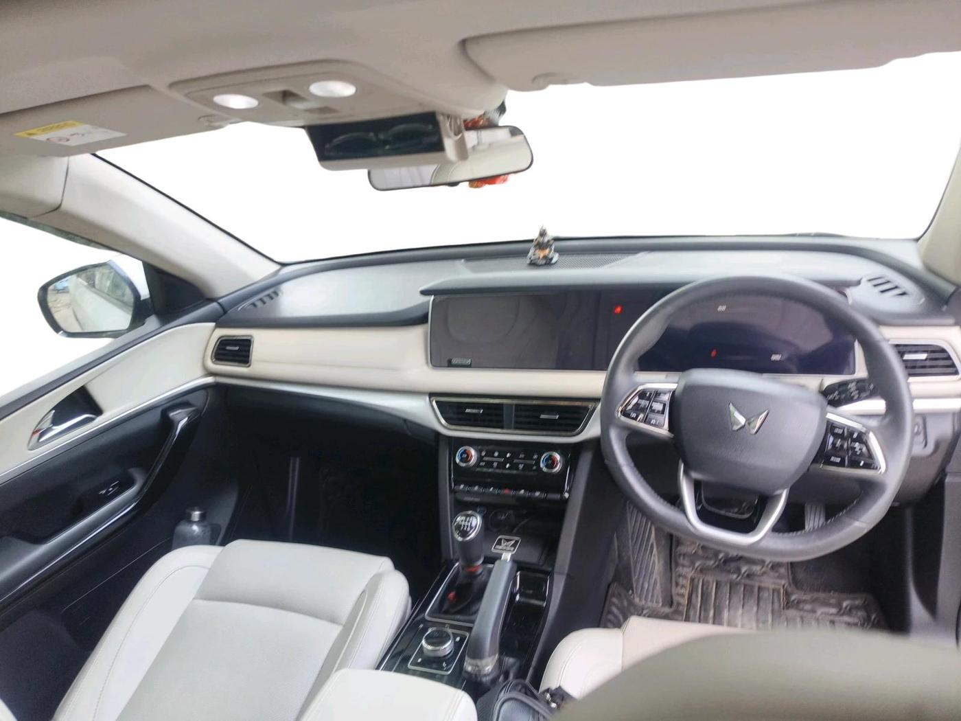 2025 Mahindra XUV700 AX 7 P MT 7 STR, Petrol, Manual, 13,152 km, interior