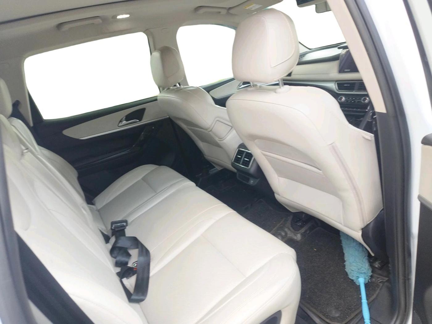 2025 Mahindra XUV700 AX 7 P MT 7 STR, Petrol, Manual, 13,152 km, interior