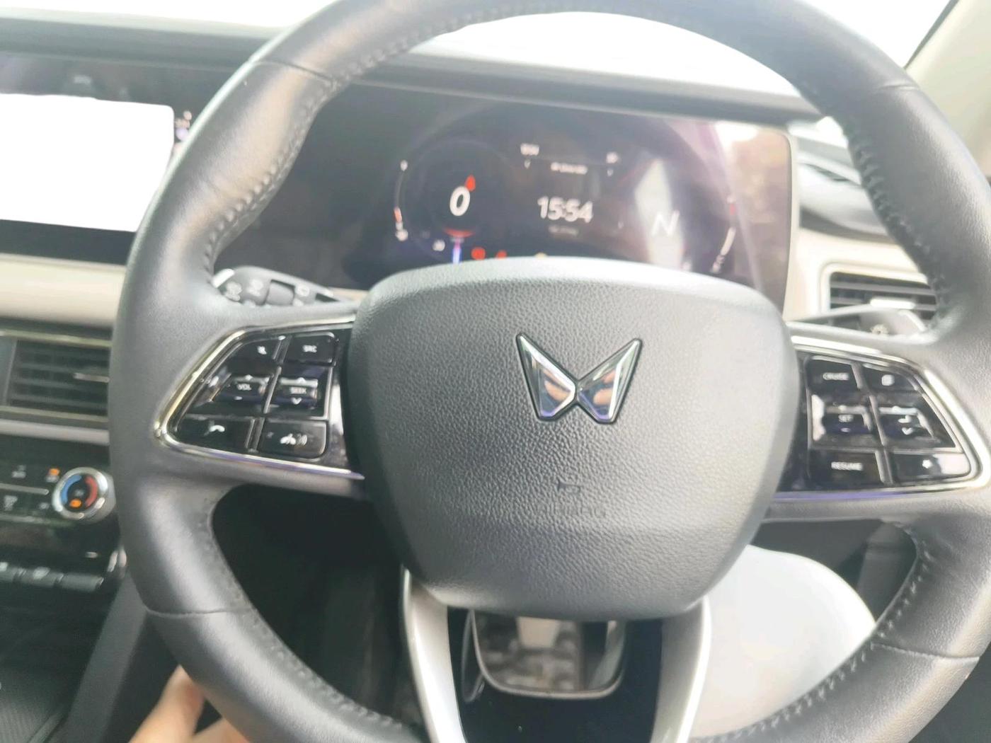 2025 Mahindra XUV700 AX 7 P MT 7 STR, Petrol, Manual, 13,152 km, interior