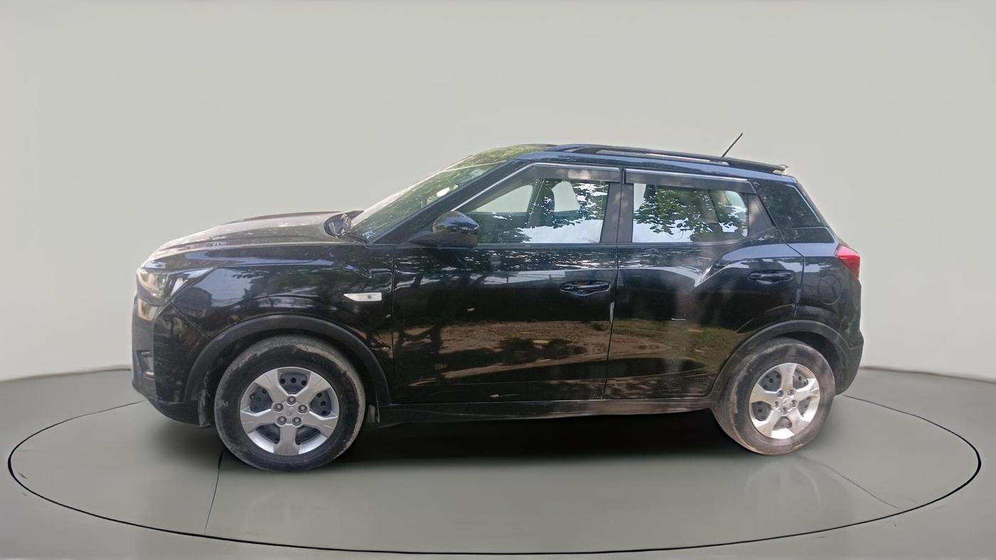 2022 Mahindra XUV300 W6 1.2 PETROL, Petrol, Manual, 82,586 km, exterior