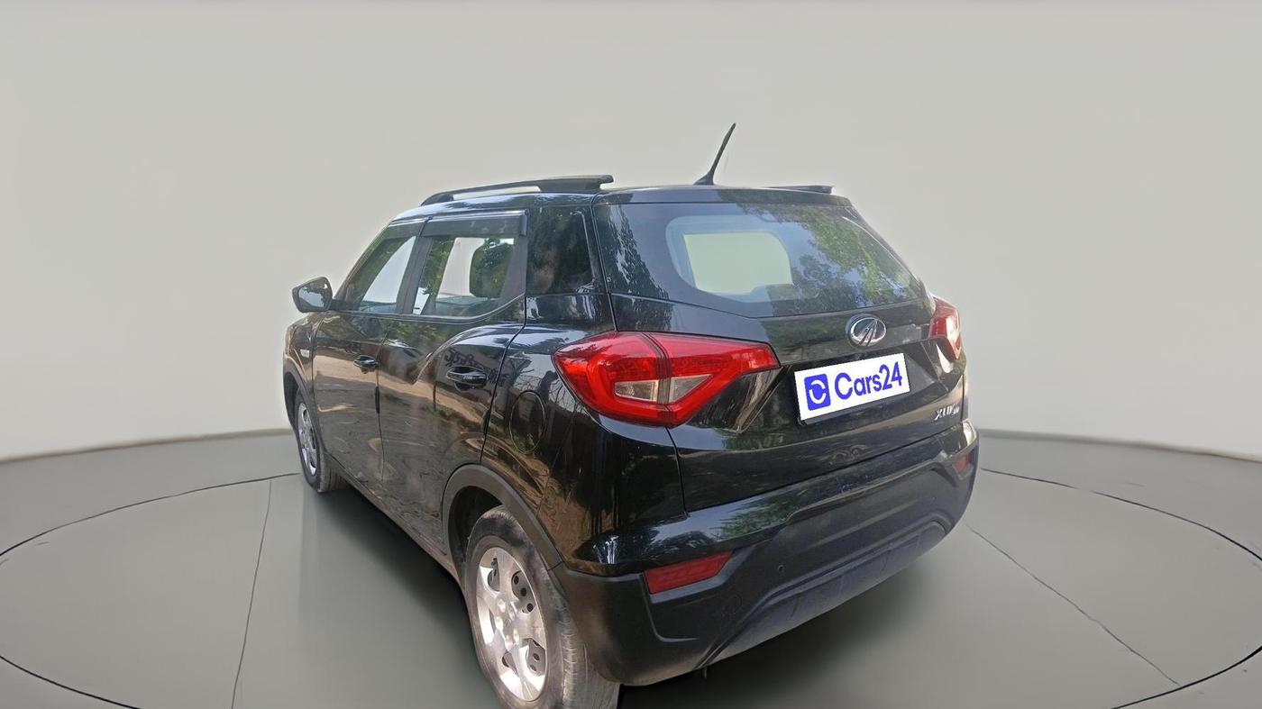 2022 Mahindra XUV300 W6 1.2 PETROL, Petrol, Manual, 82,586 km, exterior