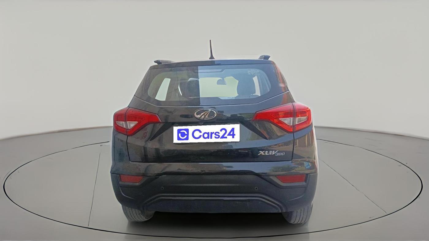 2022 Mahindra XUV300 W6 1.2 PETROL, Petrol, Manual, 82,586 km, exterior