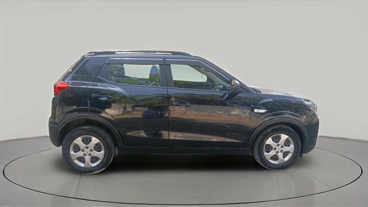 2022 Mahindra XUV300 W6 1.2 PETROL, Petrol, Manual, 82,586 km, exterior