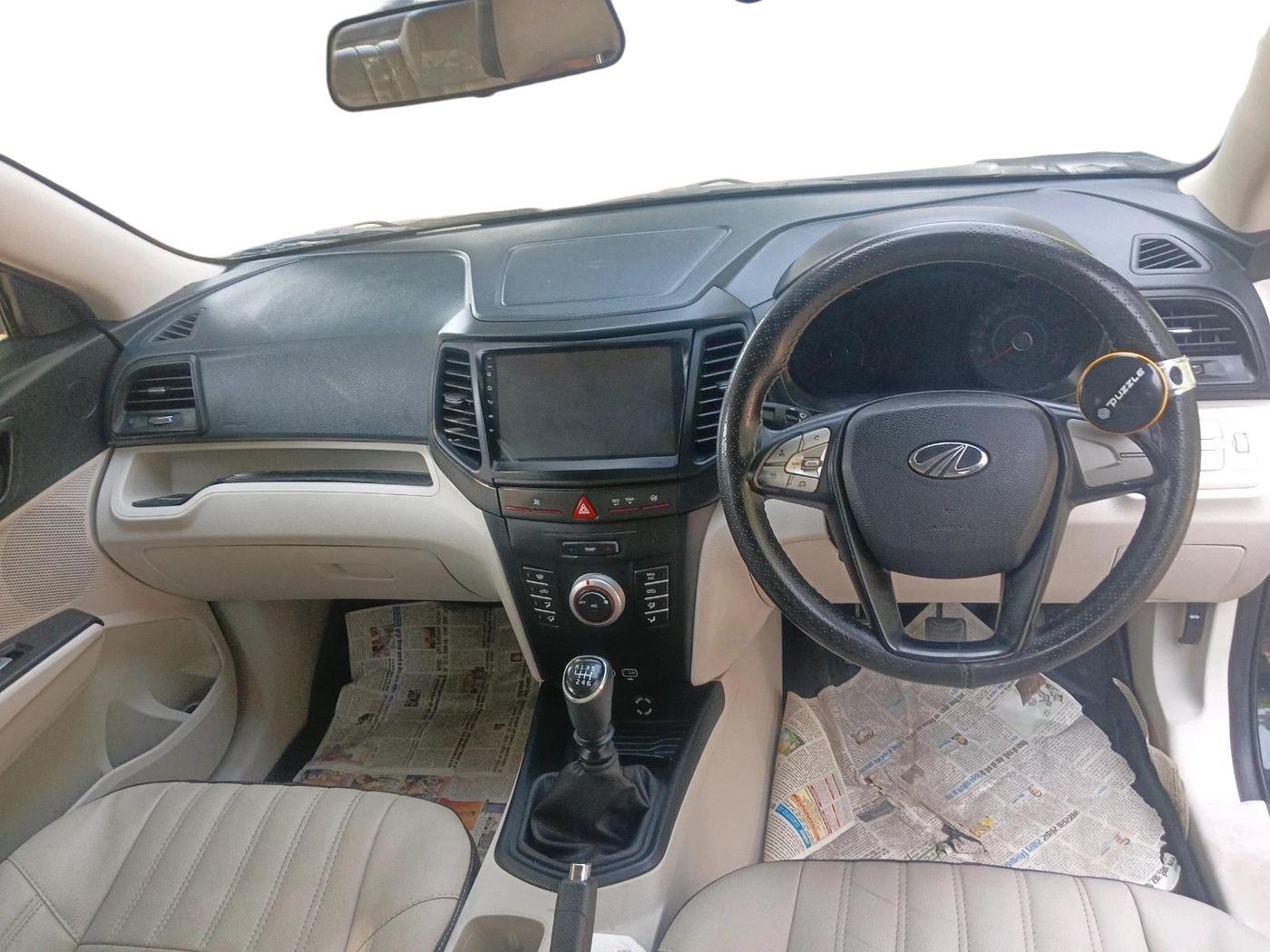 2022 Mahindra XUV300 W6 1.2 PETROL, Petrol, Manual, 82,586 km, interior