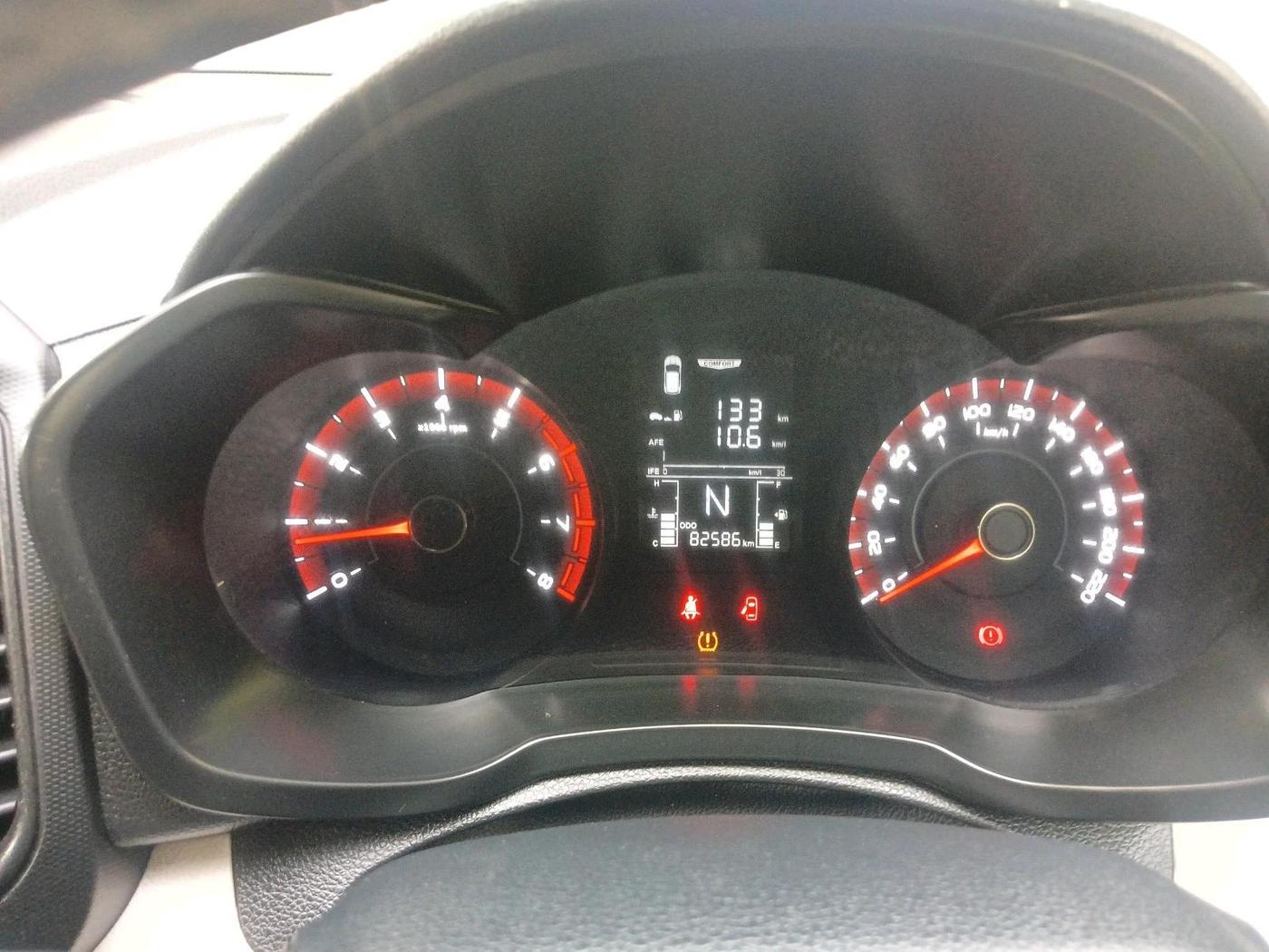 2022 Mahindra XUV300 W6 1.2 PETROL, Petrol, Manual, 82,586 km, interior