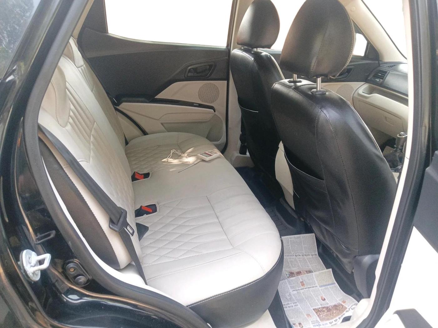 2022 Mahindra XUV300 W6 1.2 PETROL, Petrol, Manual, 82,586 km, interior