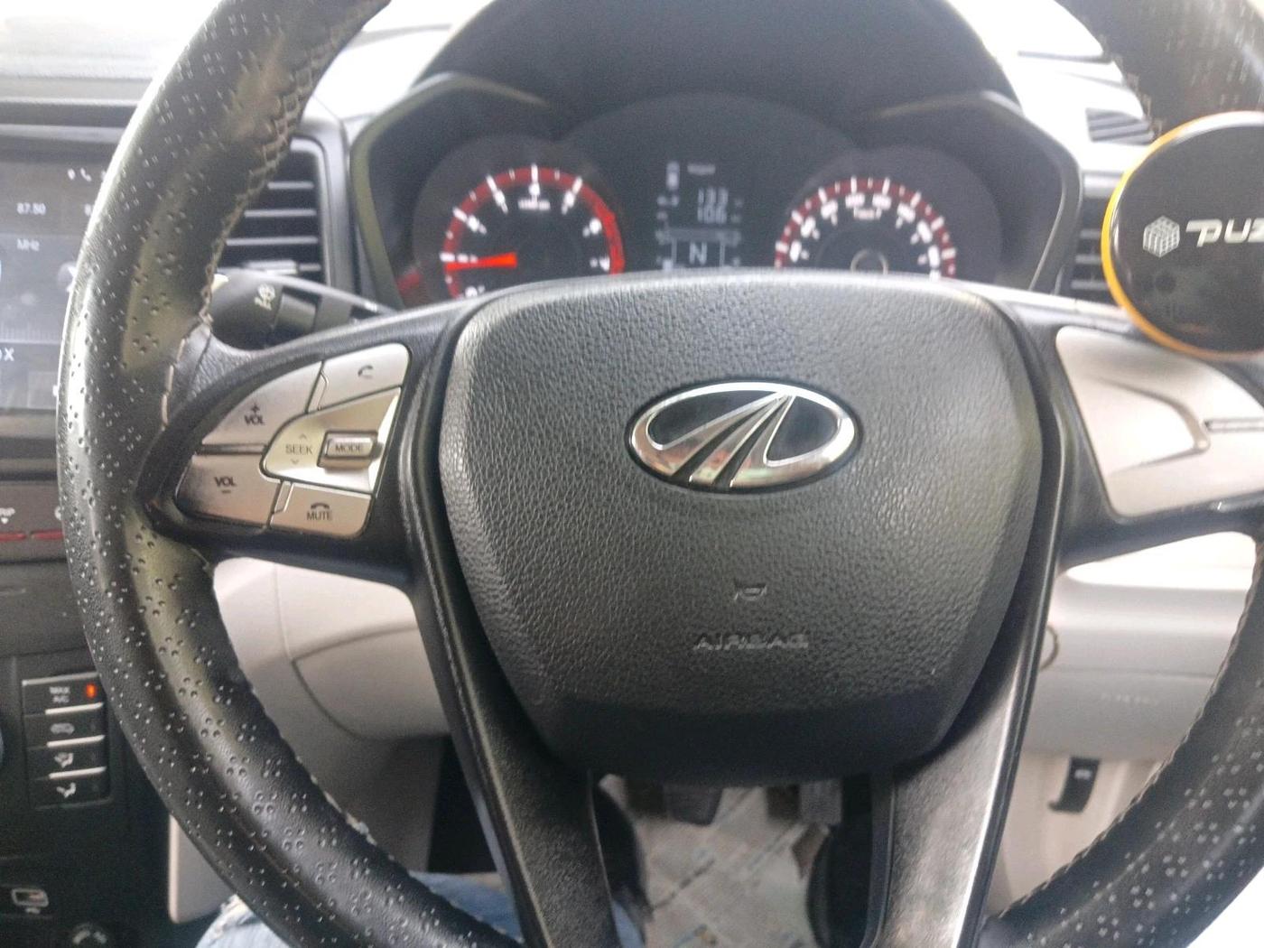 2022 Mahindra XUV300 W6 1.2 PETROL, Petrol, Manual, 82,586 km, interior