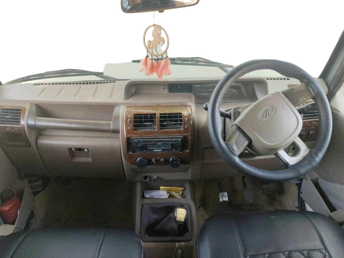2013 Mahindra Bolero ZLX BS IV, Diesel, Manual, 2,00,000 km, interior