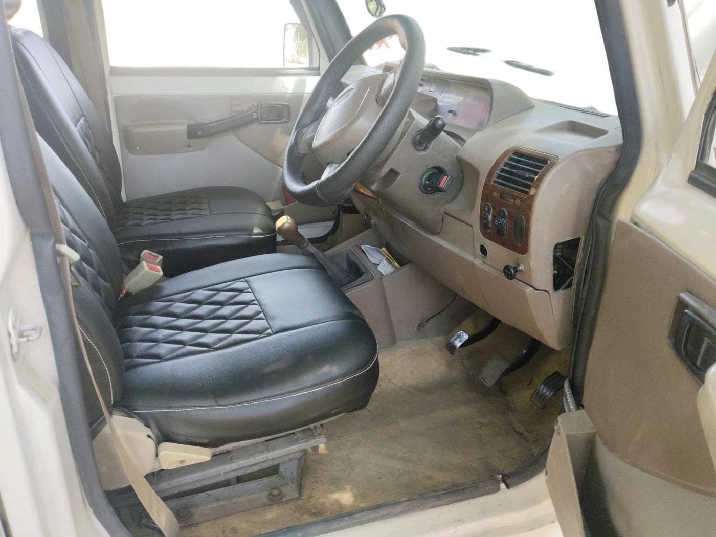 2013 Mahindra Bolero ZLX BS IV, Diesel, Manual, 2,00,000 km, interior