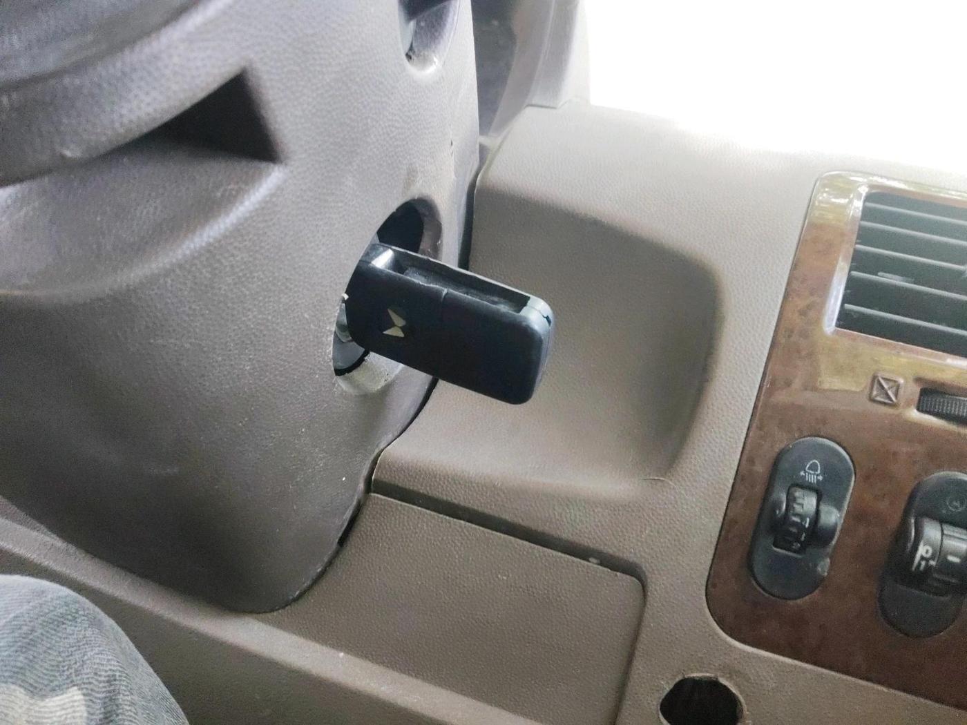 2013 Mahindra Bolero ZLX BS IV, Diesel, Manual, 2,00,000 km, interior