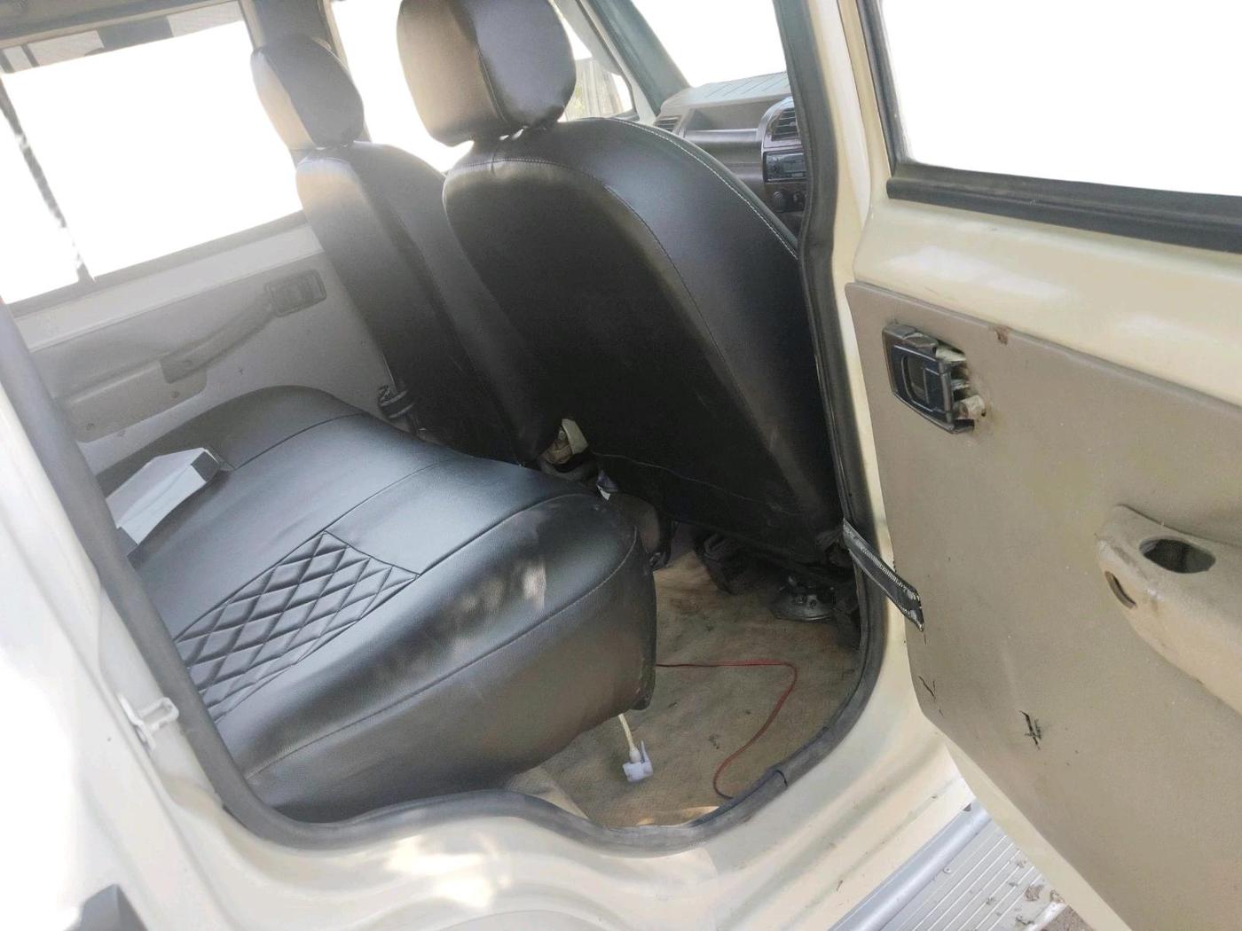 2013 Mahindra Bolero ZLX BS IV, Diesel, Manual, 2,00,000 km, interior